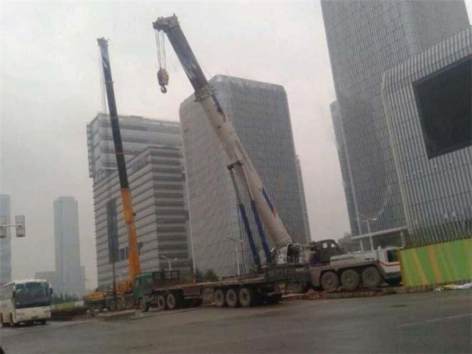 靖西市25吨吊车能吊多重设备？