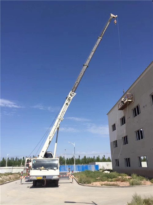 靖西市“轻装强干”—— 吊车的 “轻量化臂架” 技术